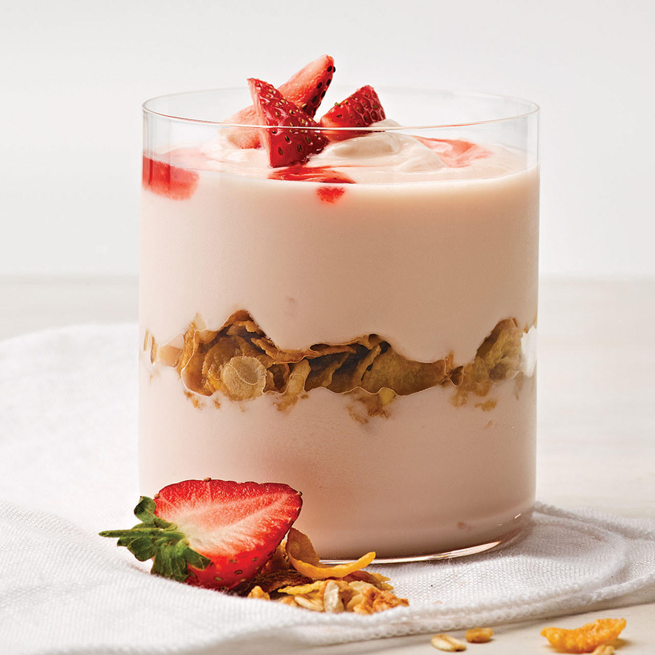 EasiYo Everyday Range Strawberry Yogurt Base 8 Pack